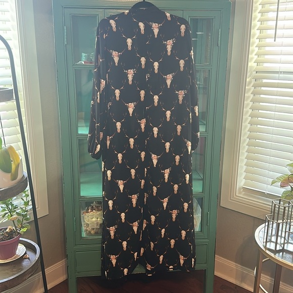 Buddy Love Cow Skull Duster - Picture 4 of 4